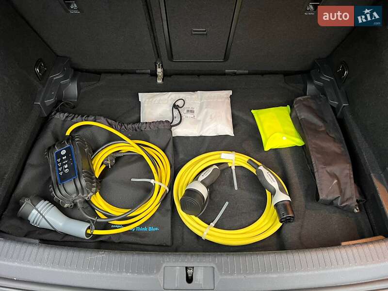 Хетчбек Volkswagen e-Golf 2020 в Києві