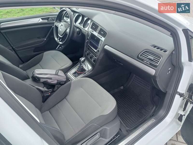 Хетчбек Volkswagen e-Golf 2014 в Житомирі