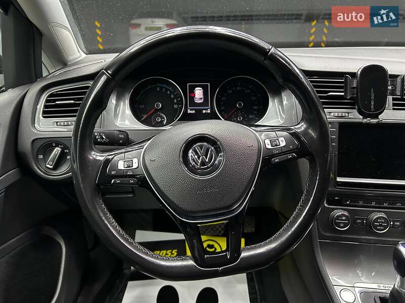 Хэтчбек Volkswagen e-Golf 2016 в Черновцах фото 10 Хэтчбек Volkswagen e-Golf 2016 в Черновцах