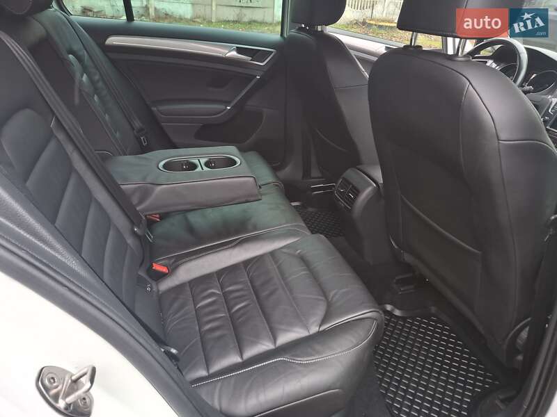 Хетчбек Volkswagen e-Golf 2015 в Полтаві фото 13 Хетчбек Volkswagen e-Golf 2015 в Полтаві