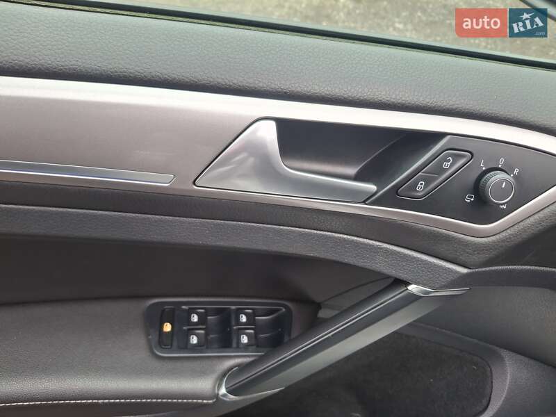 Хетчбек Volkswagen e-Golf 2015 в Полтаві фото 22 Хетчбек Volkswagen e-Golf 2015 в Полтаві
