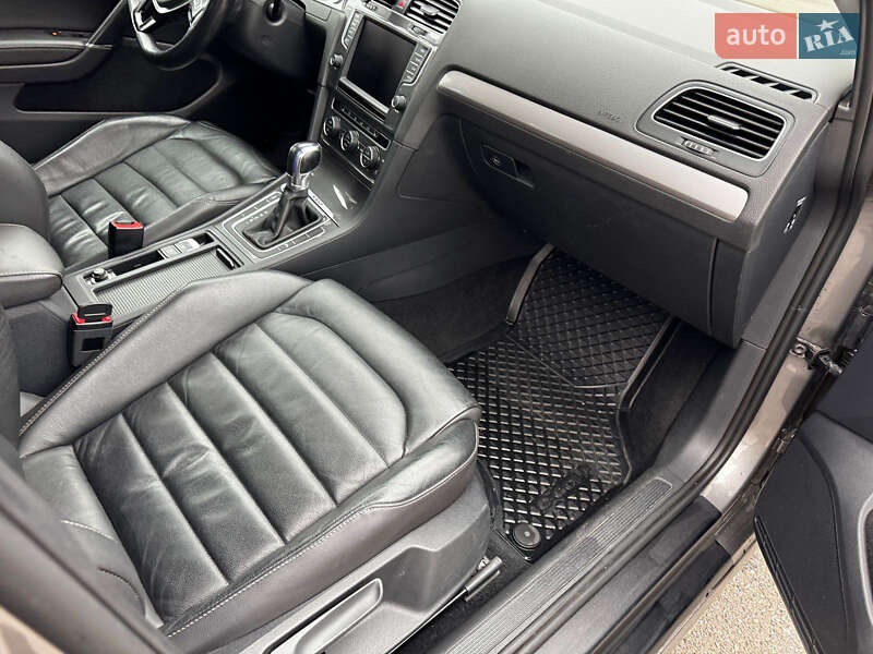 Хетчбек Volkswagen e-Golf 2015 в Броварах фото 11 Хетчбек Volkswagen e-Golf 2015 в Броварах