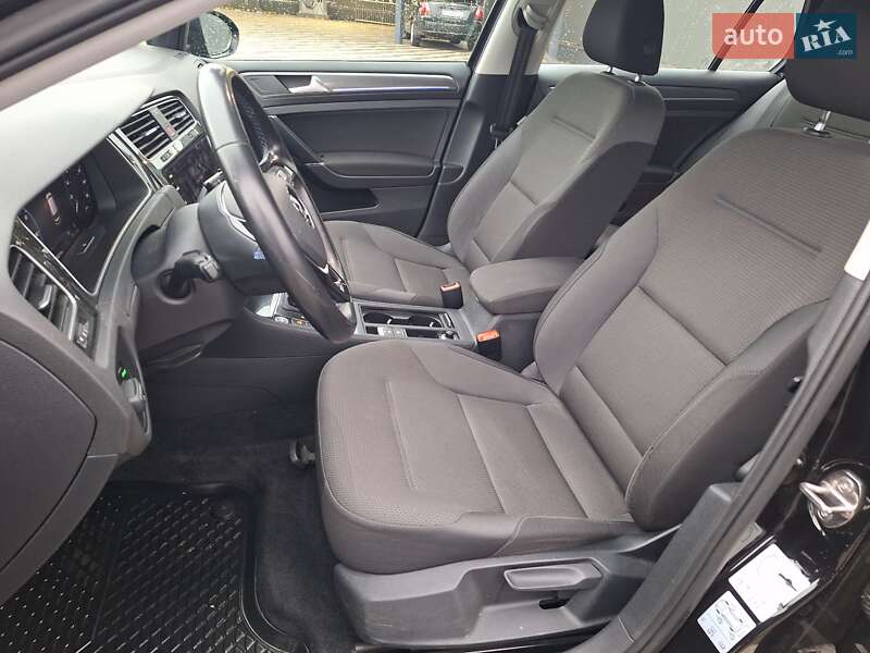 Хетчбек Volkswagen e-Golf 2017 в Городку