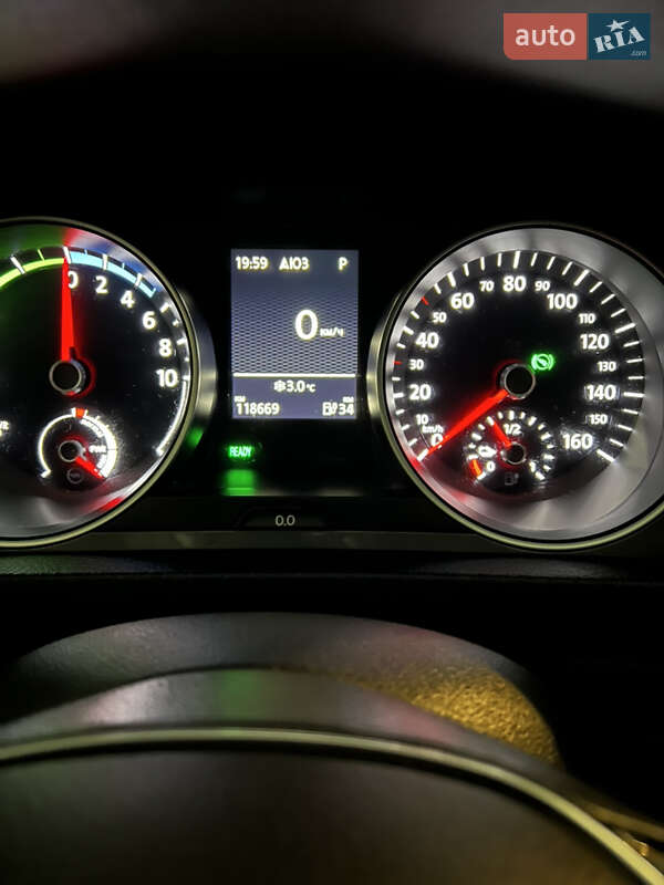 Хэтчбек Volkswagen e-Golf 2015 в Ивано-Франковске фото 6 Хэтчбек Volkswagen e-Golf 2015 в Ивано-Франковске