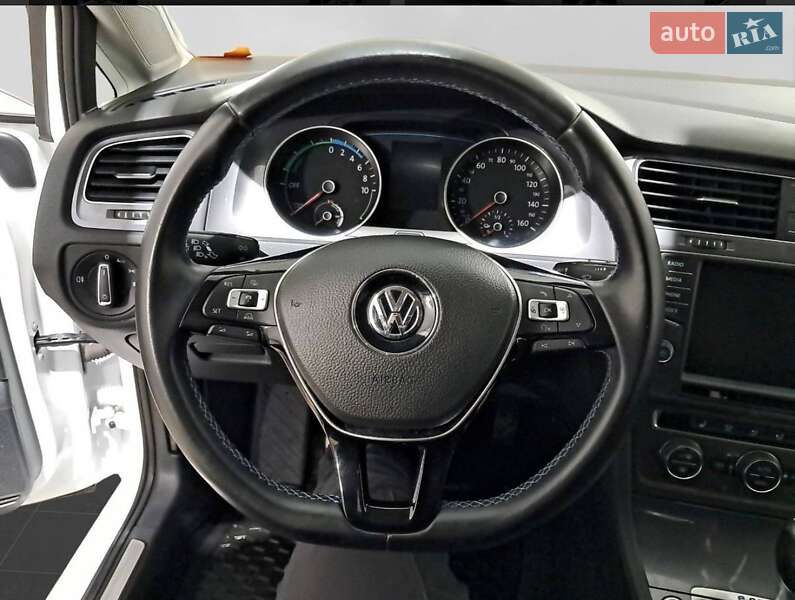 Хетчбек Volkswagen e-Golf 2014 в Івано-Франківську