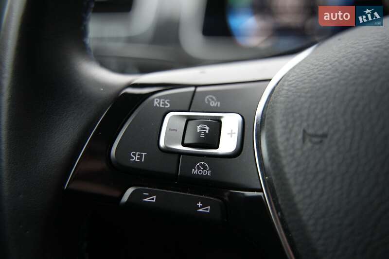 Хэтчбек Volkswagen e-Golf 2017 в Дубно