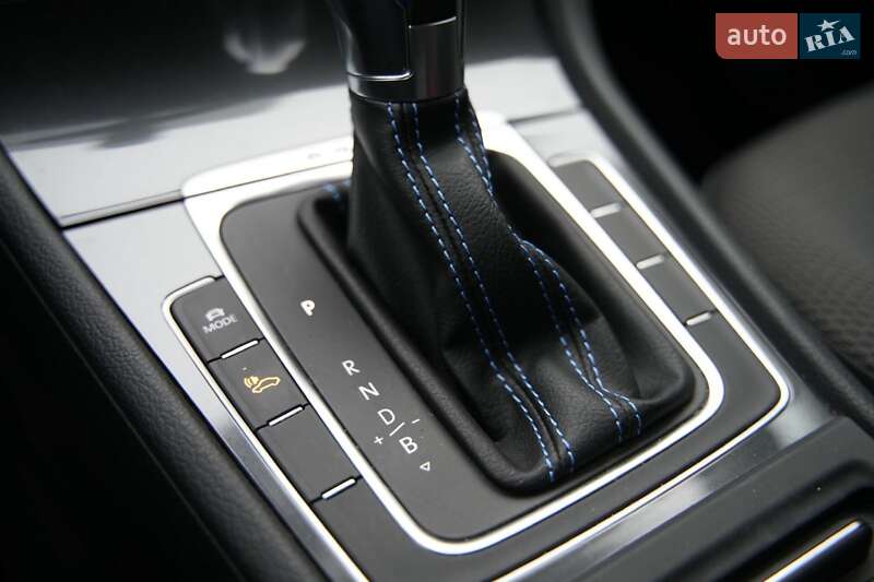 Хэтчбек Volkswagen e-Golf 2017 в Дубно