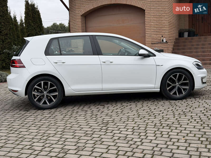 Хетчбек Volkswagen e-Golf 2015 в Рівному