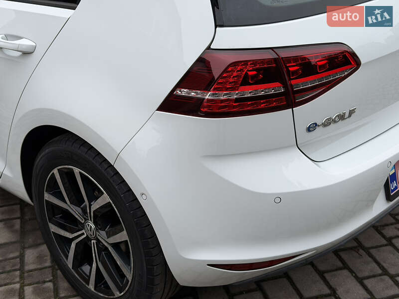 Хетчбек Volkswagen e-Golf 2015 в Рівному