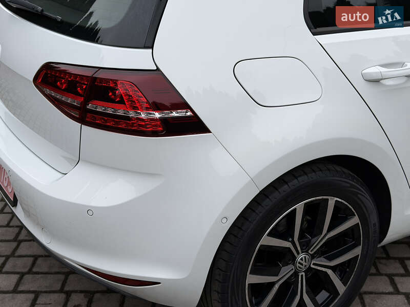 Хетчбек Volkswagen e-Golf 2015 в Рівному