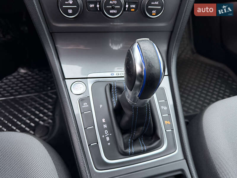 Хетчбек Volkswagen e-Golf 2015 в Рівному