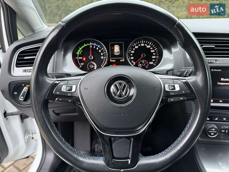 Хетчбек Volkswagen e-Golf 2015 в Рівному