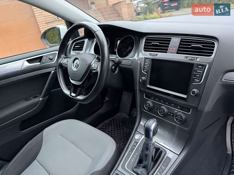 Хетчбек Volkswagen e-Golf 2015 в Рівному