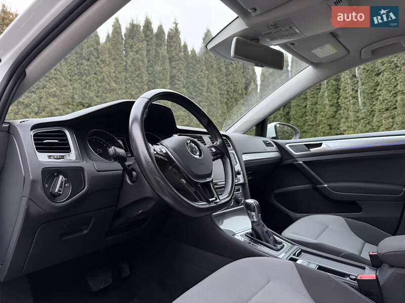 Хетчбек Volkswagen e-Golf 2015 в Рівному