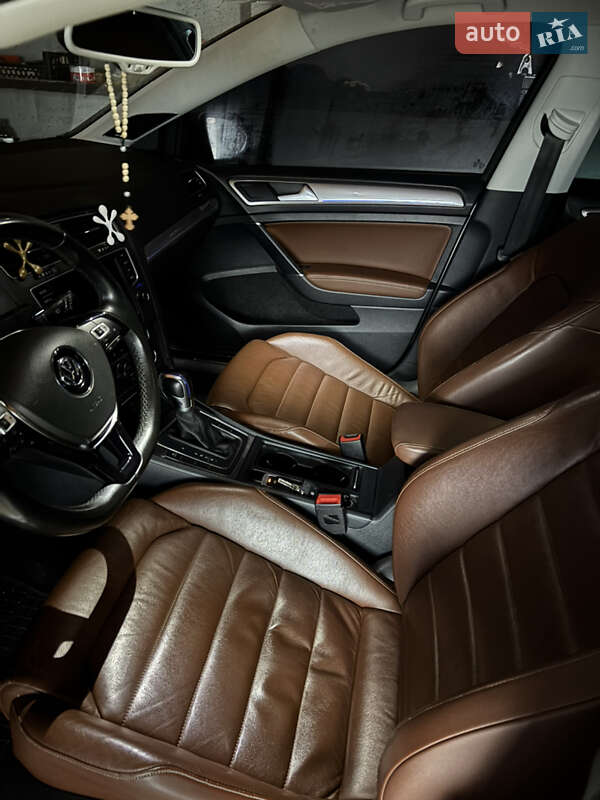 Хетчбек Volkswagen e-Golf 2015 в Іршаві фото 11 Хетчбек Volkswagen e-Golf 2015 в Іршаві