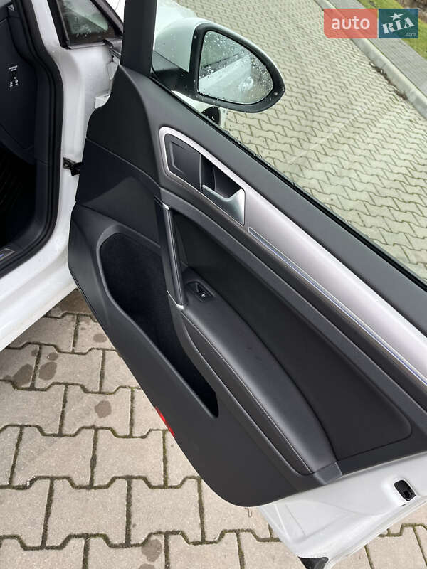 Хэтчбек Volkswagen e-Golf 2015 в Ковеле