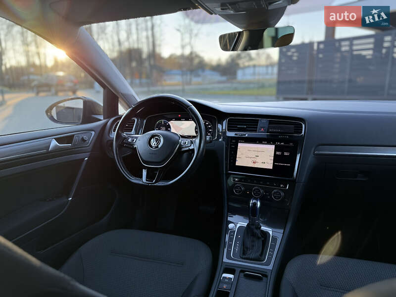 Хэтчбек Volkswagen e-Golf 2018 в Ковеле