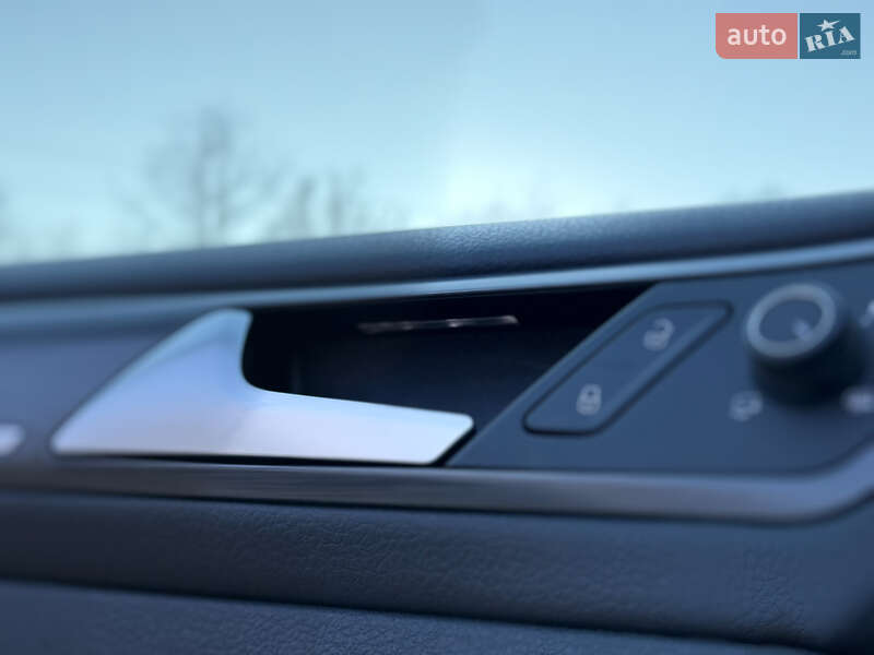 Хэтчбек Volkswagen e-Golf 2018 в Ковеле