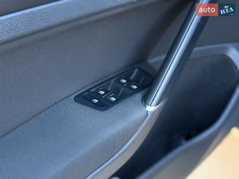 Хэтчбек Volkswagen e-Golf 2018 в Ковеле