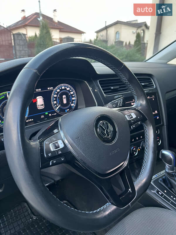 Хэтчбек Volkswagen e-Golf 2017 в Ужгороде