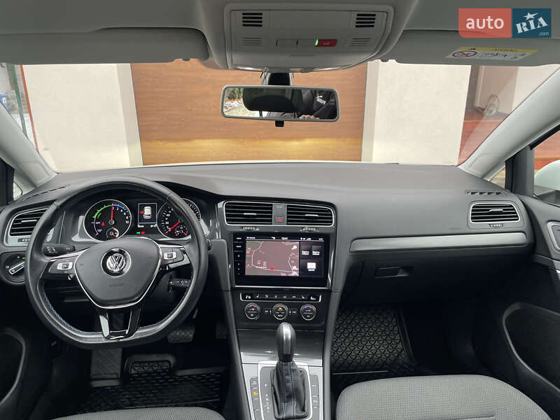 Хэтчбек Volkswagen e-Golf 2020 в Львове