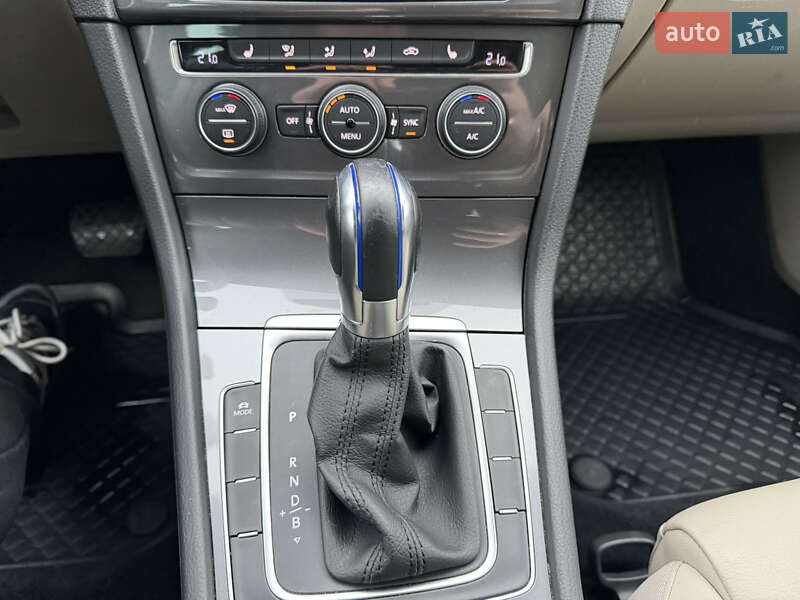 Хетчбек Volkswagen e-Golf 2015 в Луцьку