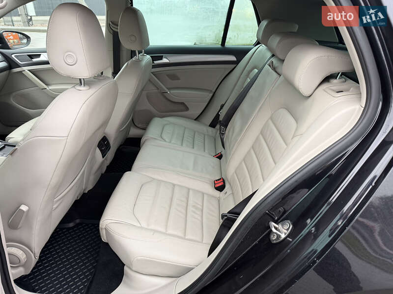 Хетчбек Volkswagen e-Golf 2015 в Луцьку