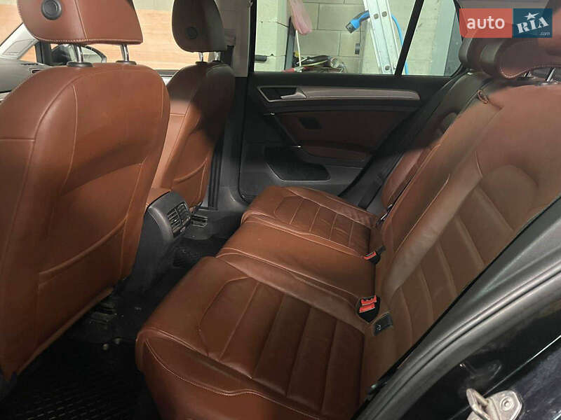 Хетчбек Volkswagen e-Golf 2016 в Києві