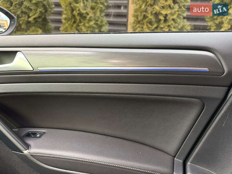 Хэтчбек Volkswagen e-Golf 2019 в Львове