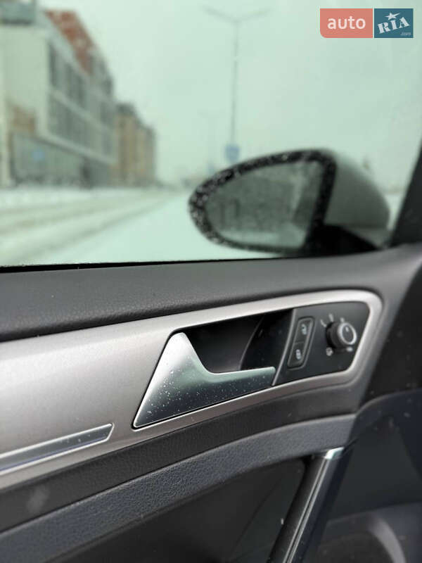 Хэтчбек Volkswagen e-Golf 2016 в Ровно