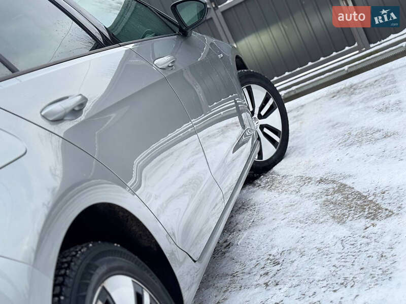 Хэтчбек Volkswagen e-Golf 2017 в Трускавце
