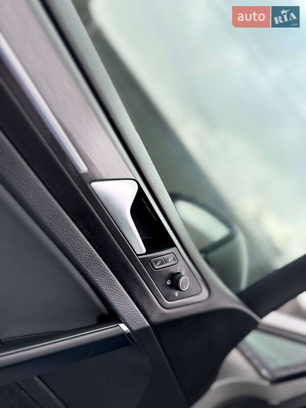 Хэтчбек Volkswagen e-Golf 2017 в Трускавце