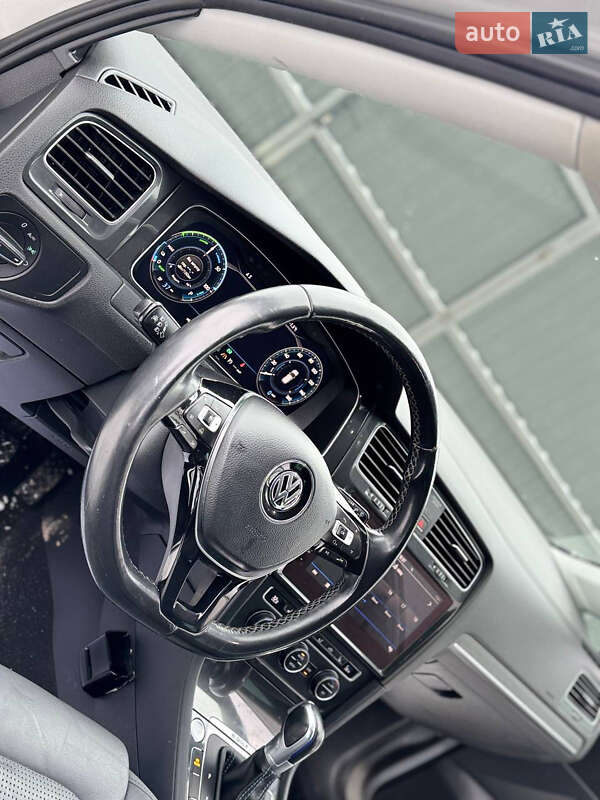 Хэтчбек Volkswagen e-Golf 2017 в Трускавце