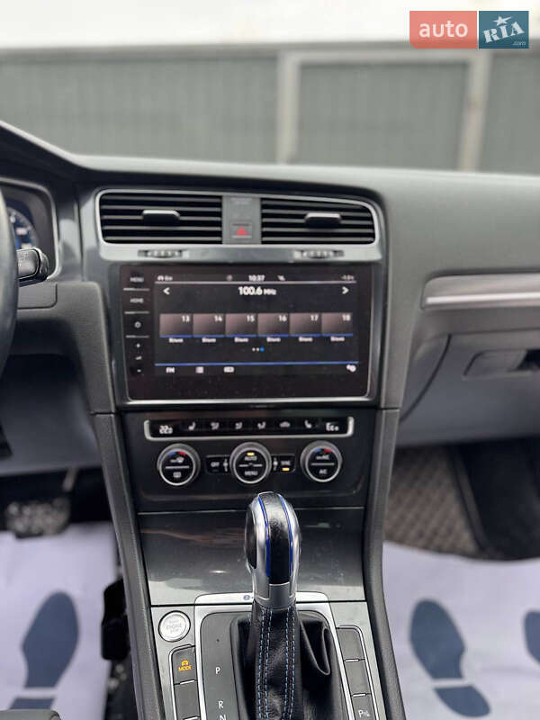 Хэтчбек Volkswagen e-Golf 2017 в Трускавце