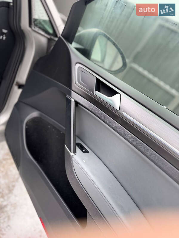 Хэтчбек Volkswagen e-Golf 2017 в Трускавце