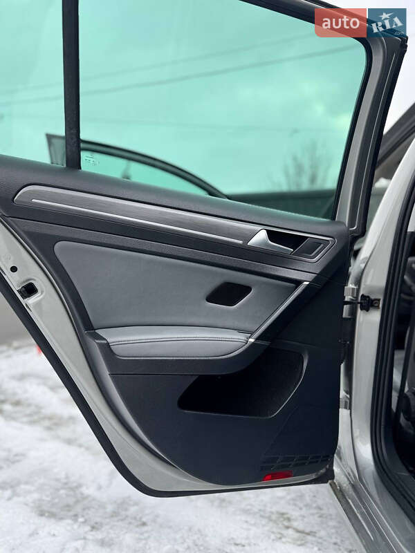 Хэтчбек Volkswagen e-Golf 2017 в Трускавце