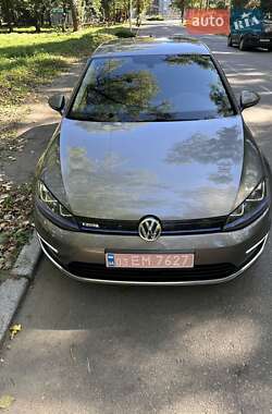 Хэтчбек Volkswagen e-Golf 2015 в Черновцах