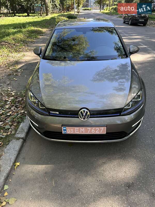 Хетчбек Volkswagen e-Golf 2015 в Чернівцях