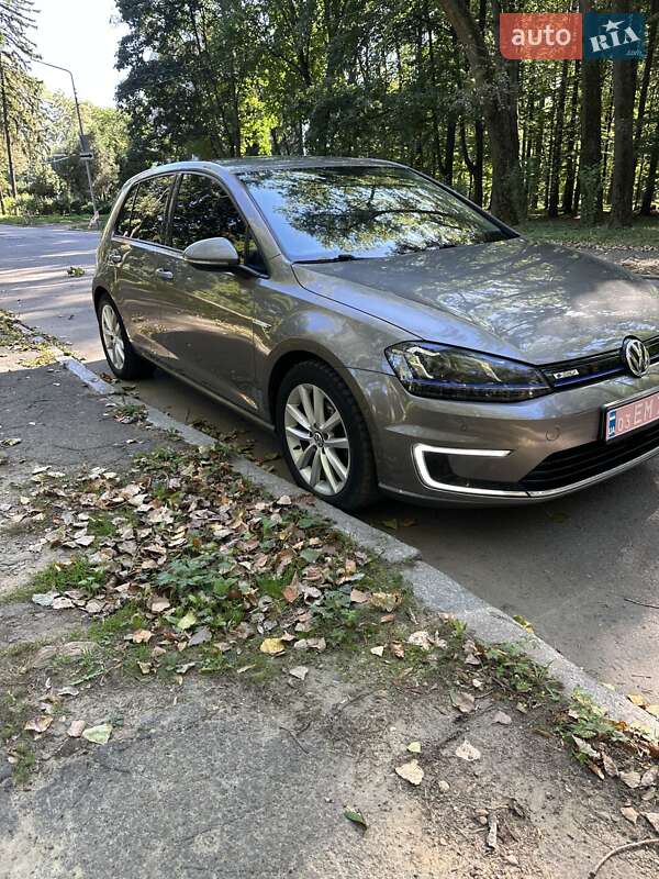 Хетчбек Volkswagen e-Golf 2015 в Чернівцях