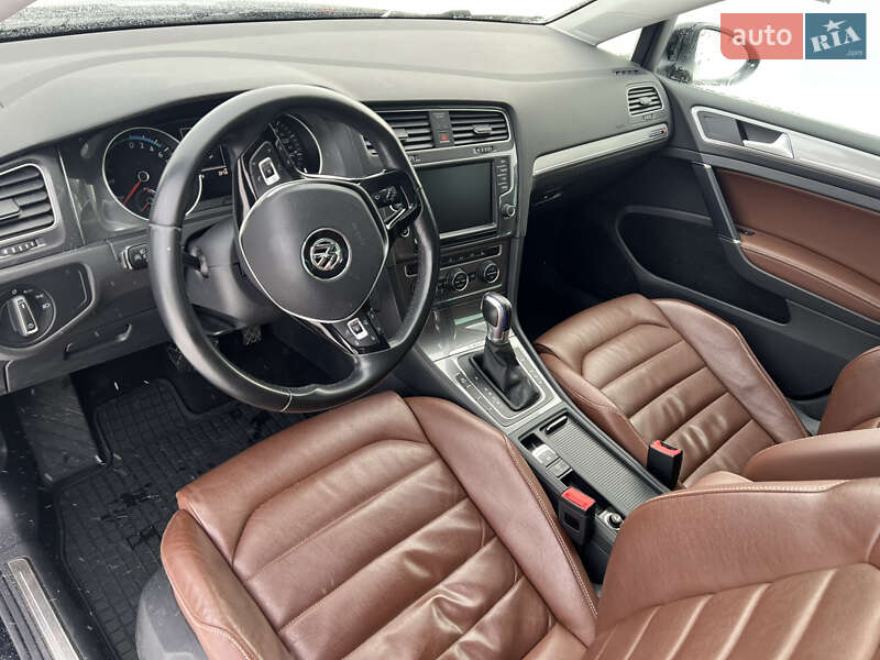 Хетчбек Volkswagen e-Golf 2014 в Кропивницькому