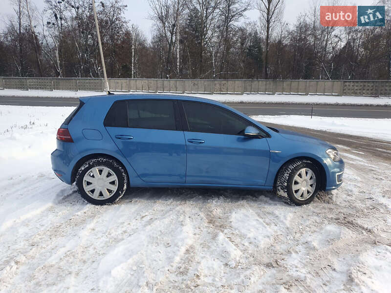 Хетчбек Volkswagen e-Golf 2016 в Києві фото 3 Хетчбек Volkswagen e-Golf 2016 в Києві