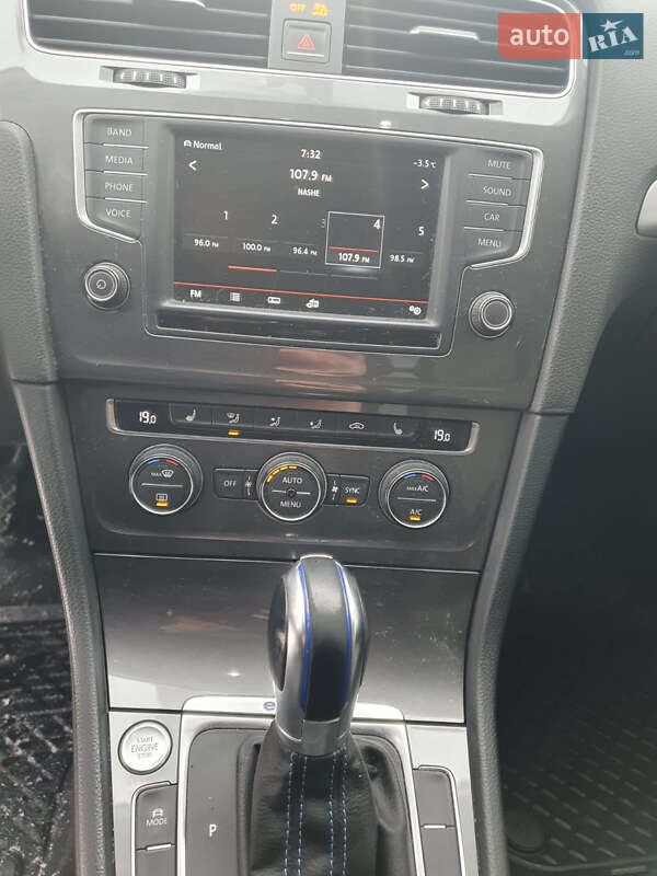 Хетчбек Volkswagen e-Golf 2016 в Києві фото 9 Хетчбек Volkswagen e-Golf 2016 в Києві