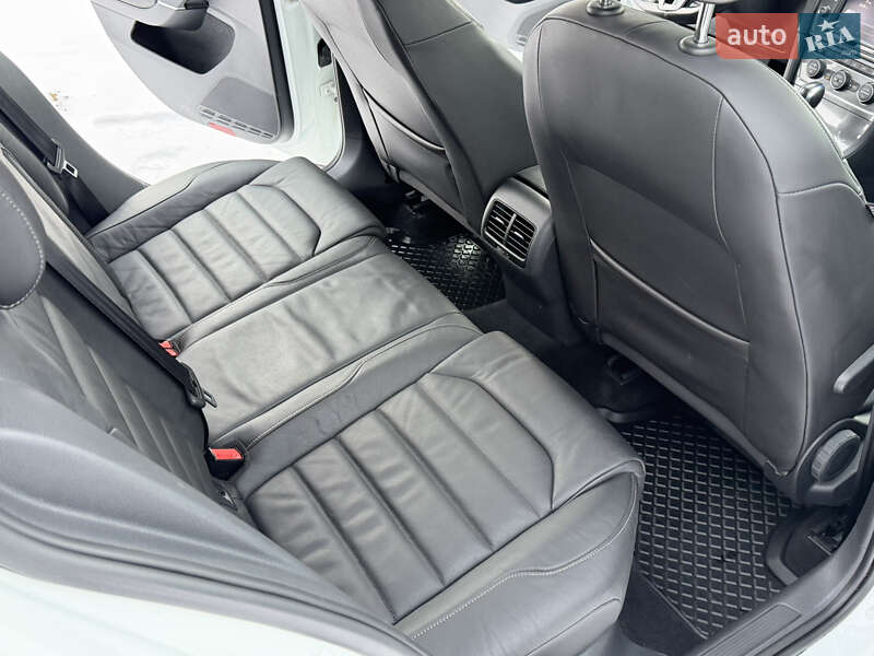 Хетчбек Volkswagen e-Golf 2015 в Рівному