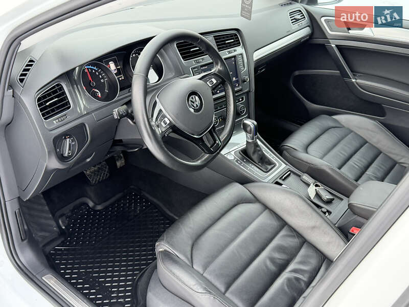 Хетчбек Volkswagen e-Golf 2015 в Рівному