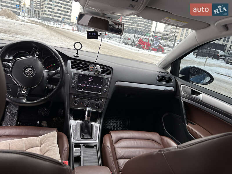 Хетчбек Volkswagen e-Golf 2015 в Києві