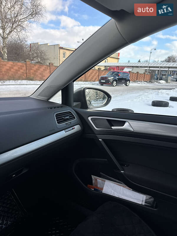 Хетчбек Volkswagen e-Golf 2015 в Рівному