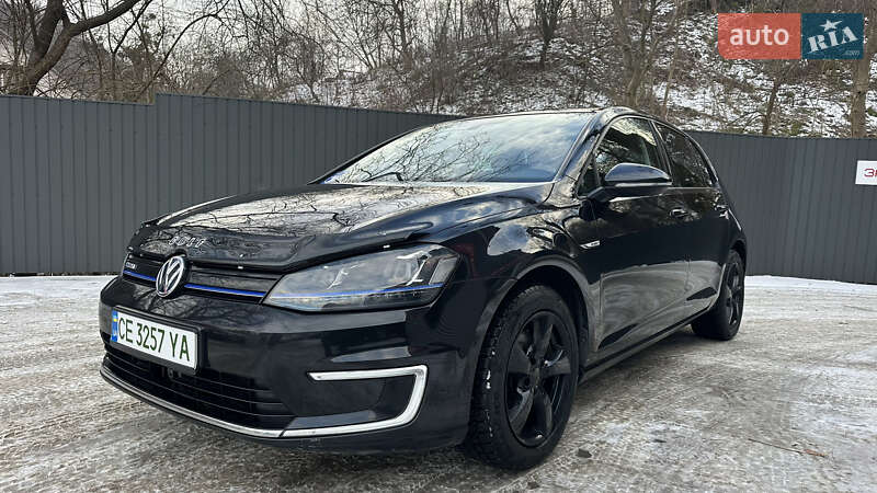 Хетчбек Volkswagen e-Golf 2015 в Чернівцях