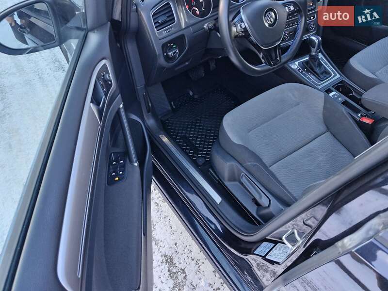 Хетчбек Volkswagen e-Golf 2015 в Луцьку