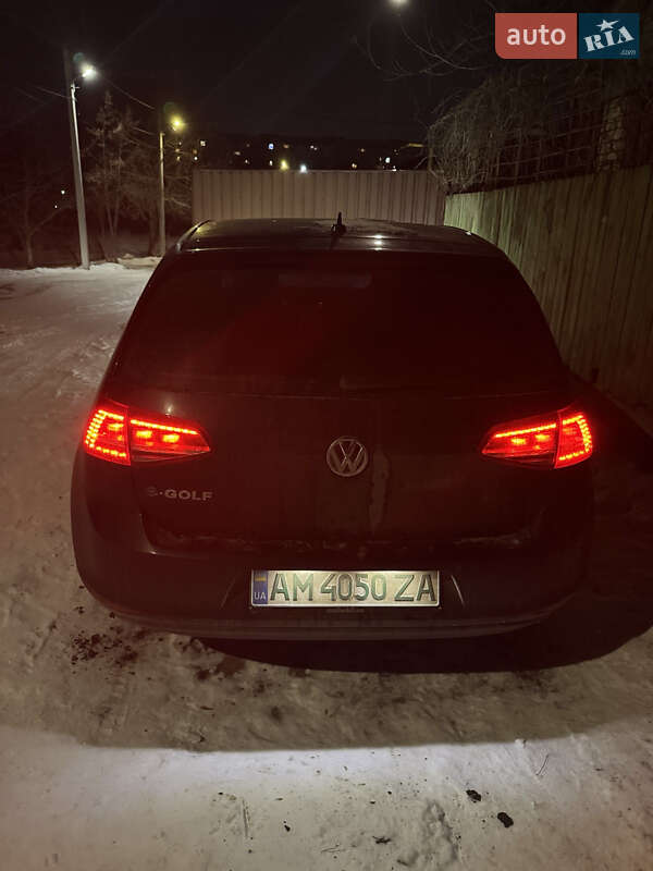 Хетчбек Volkswagen e-Golf 2015 в Житомирі