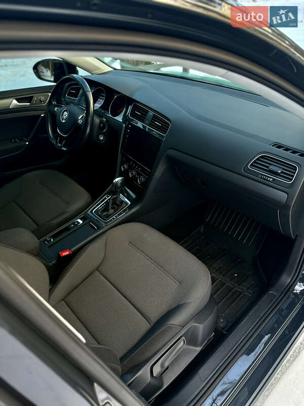 Хетчбек Volkswagen e-Golf 2020 в Бродах